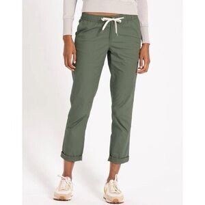 NWT- Vuori Olive Green Ripstop Lightweight Pants